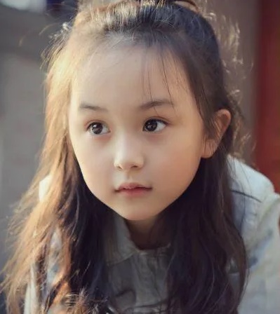 全球年纪最小美女!刘楚恬遭网禁整形