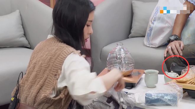复合华晨宇?张碧晨带同款茶具露端倪