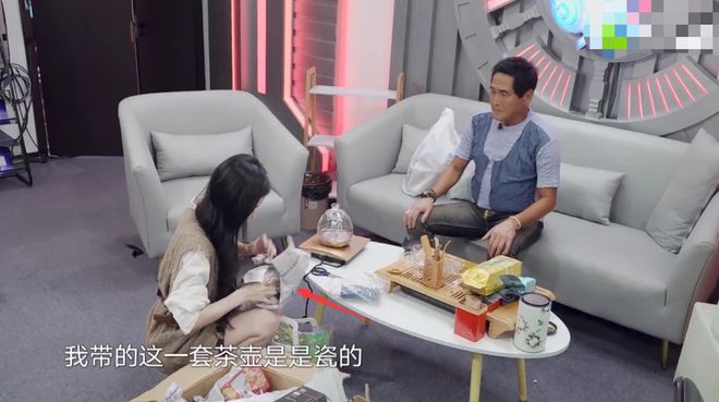 复合华晨宇?张碧晨带同款茶具露端倪