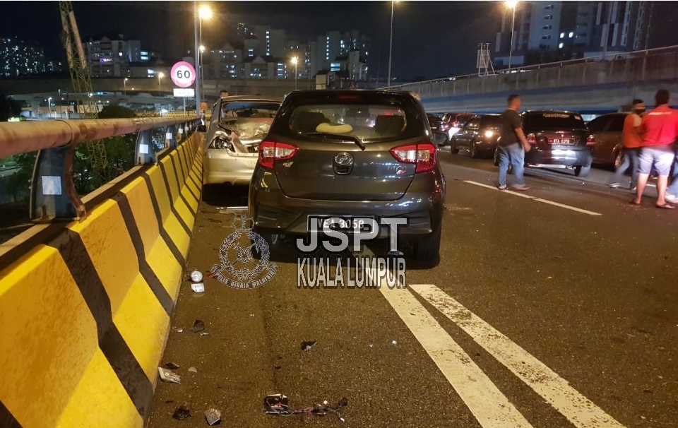 目睹车祸后下车帮忙,不料却因此被车撞死
