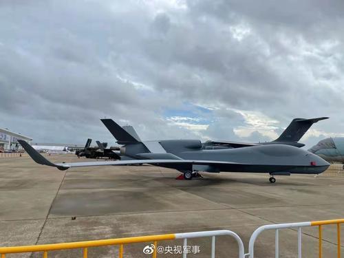 看世界两图)上图/歼-16D、无侦-7将首次亮相中国航展