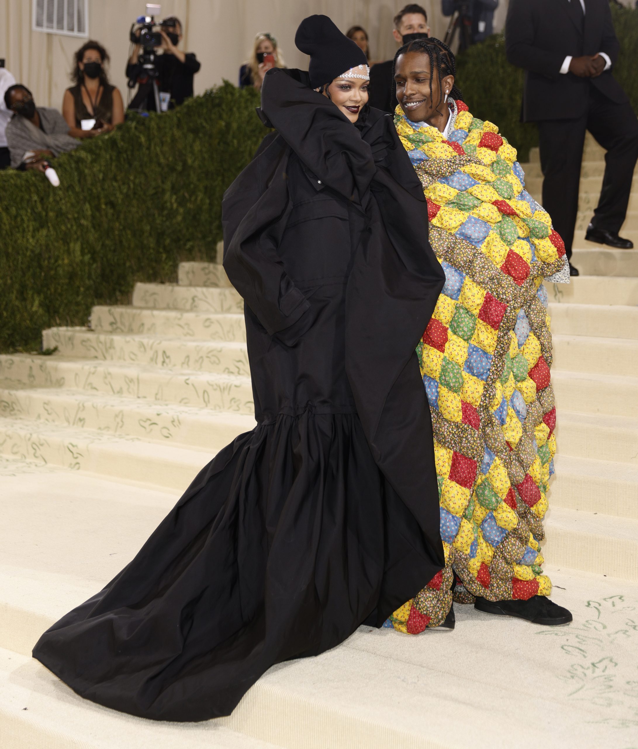 MET Gala|蕾哈娜布鲁克林斗放闪好甜蜜