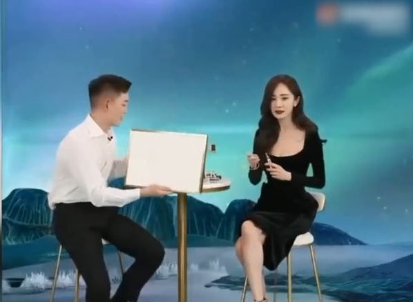 上下都露全网暴动! 杨幂坐姿慵懒优雅