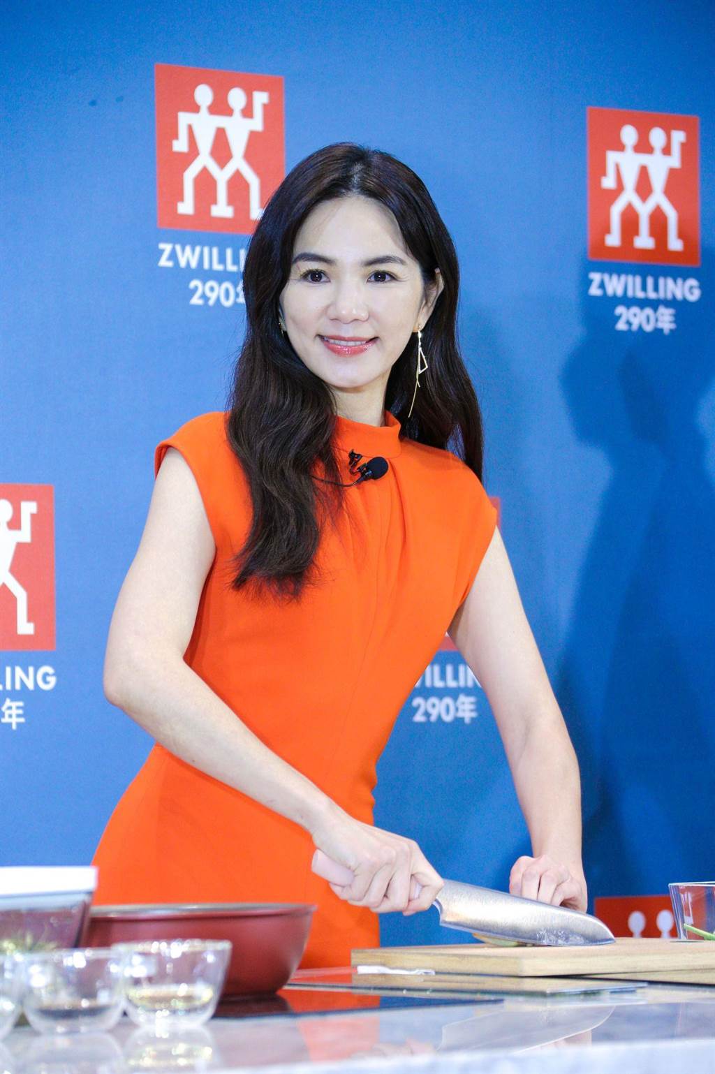 曝S.H.E月底合体 Ella甜炫老公费洛蒙不输瘦子