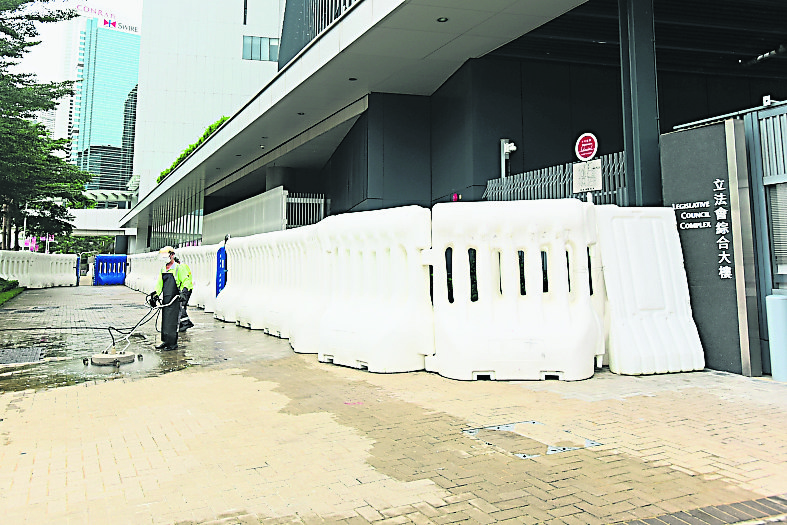 包围两年●政总中联办拆“水马阵” 港全面回复安全常态 香港全面回复安全常态