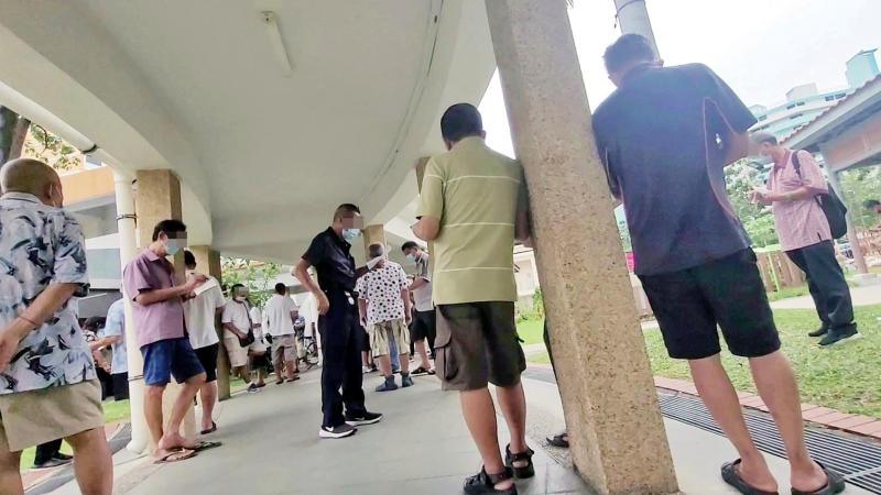 疫情再严重封不住赌风 勿洛50阿叔霸走廊赌马