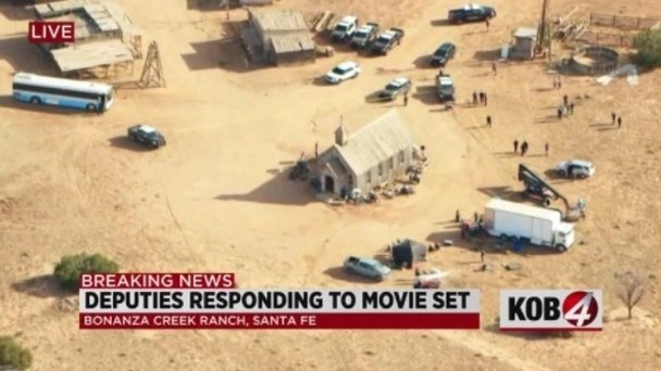阿历宝云道具枪走火 女摄影指导中弹丧生