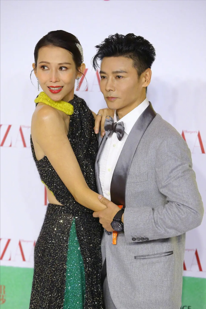 李现“助攻”站陈伟霆旁边 Baby慌避急得尴尬转圈