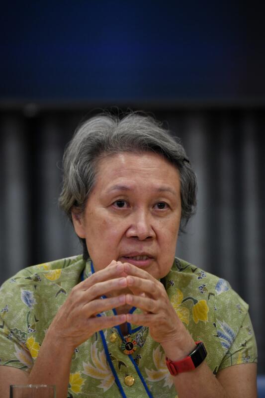 何晶:什么情况才算稳定阶段?加护病房插管不超过50人