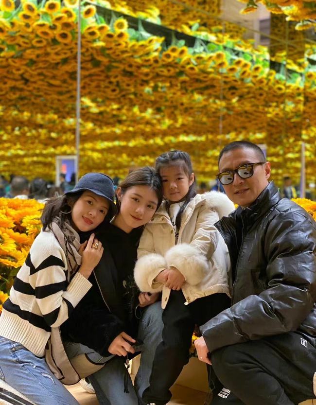 小苹果发布单曲出道?章子怡汪峰护航