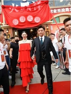 投资人拉布条指控诈骗 郑恺退股火锅店