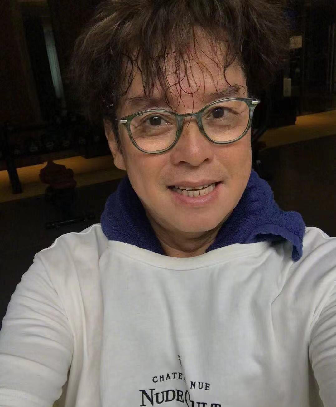 抽水吸客! 谭咏麟卷睡粉风波 食肆推“悲伤牛肉面”