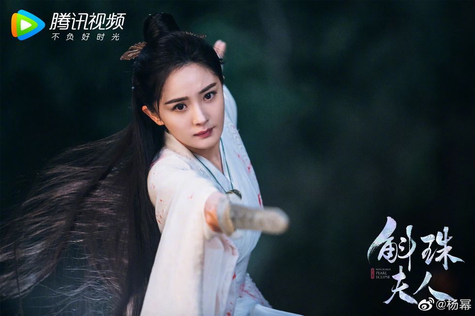 新剧播6集喊了132次“师父” 网调侃杨幂“魔音”