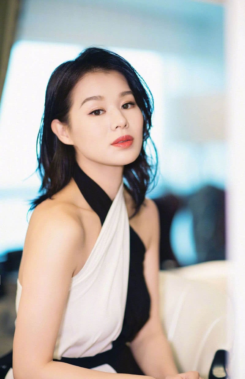 胡杏儿42岁生日 大儿子笑容神复制妈妈