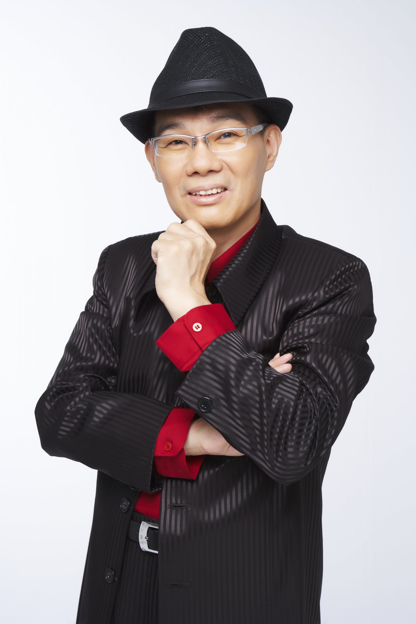 58岁陈雷脱掉帽子 网惊喊:认不出来