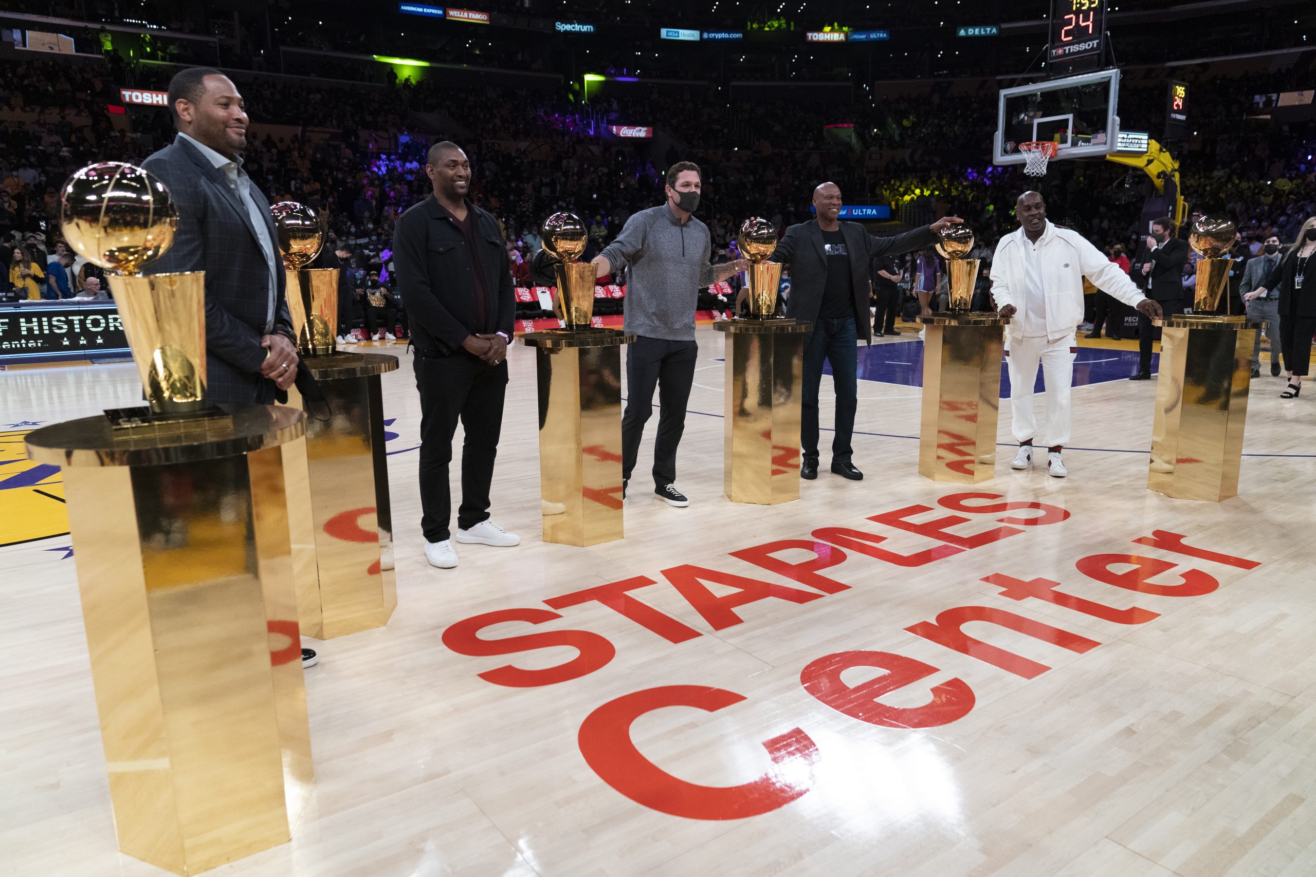 冠病再度爆发 NBA缺人被迫改规