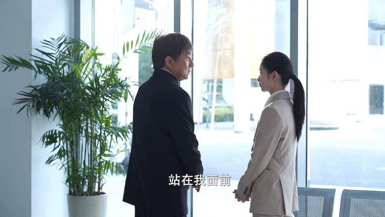 刘浩存变成龙新宠 被轰摆款扮巨星