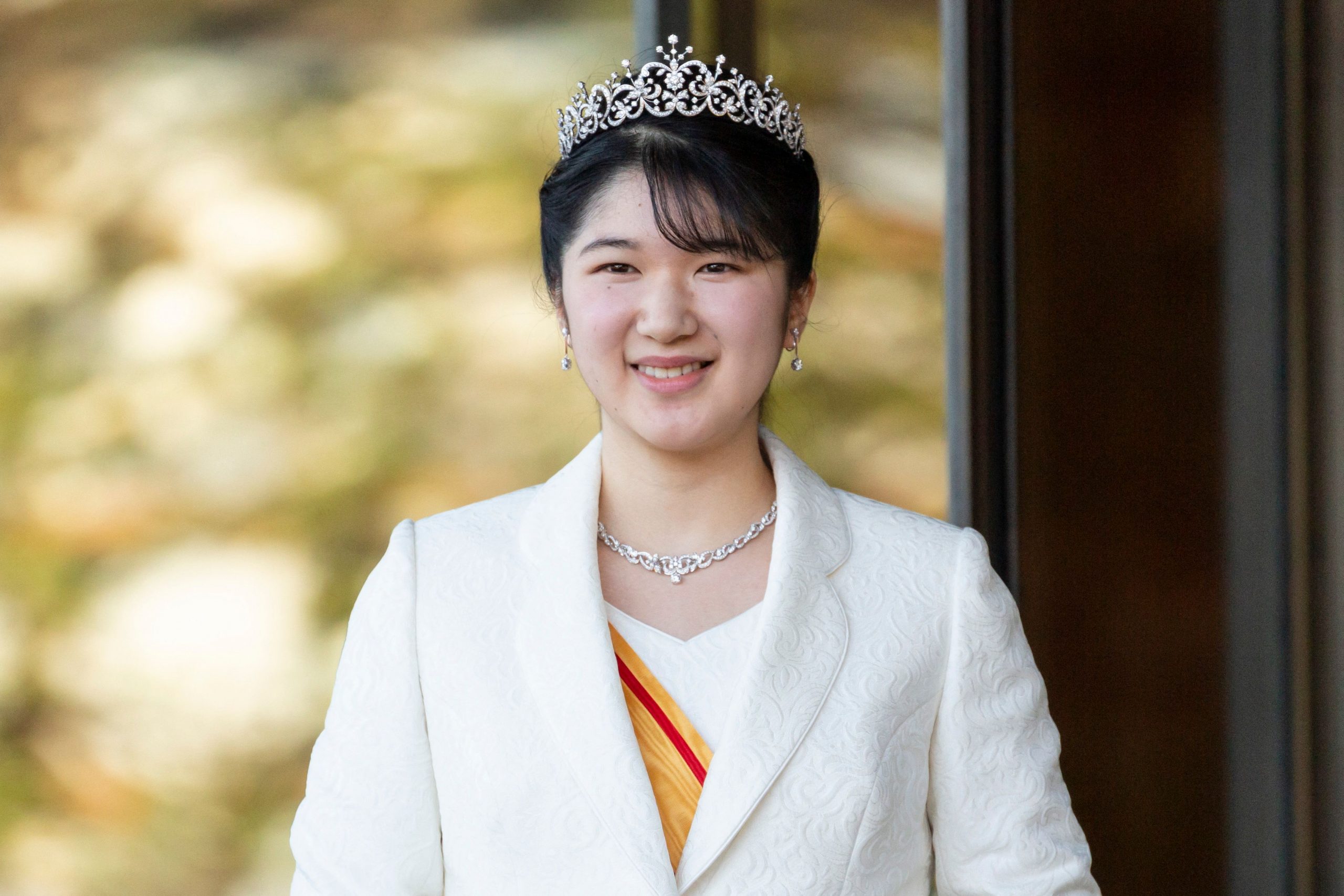 换照片)独生女爱子内亲王成年 日皇德仁亲授勋章
