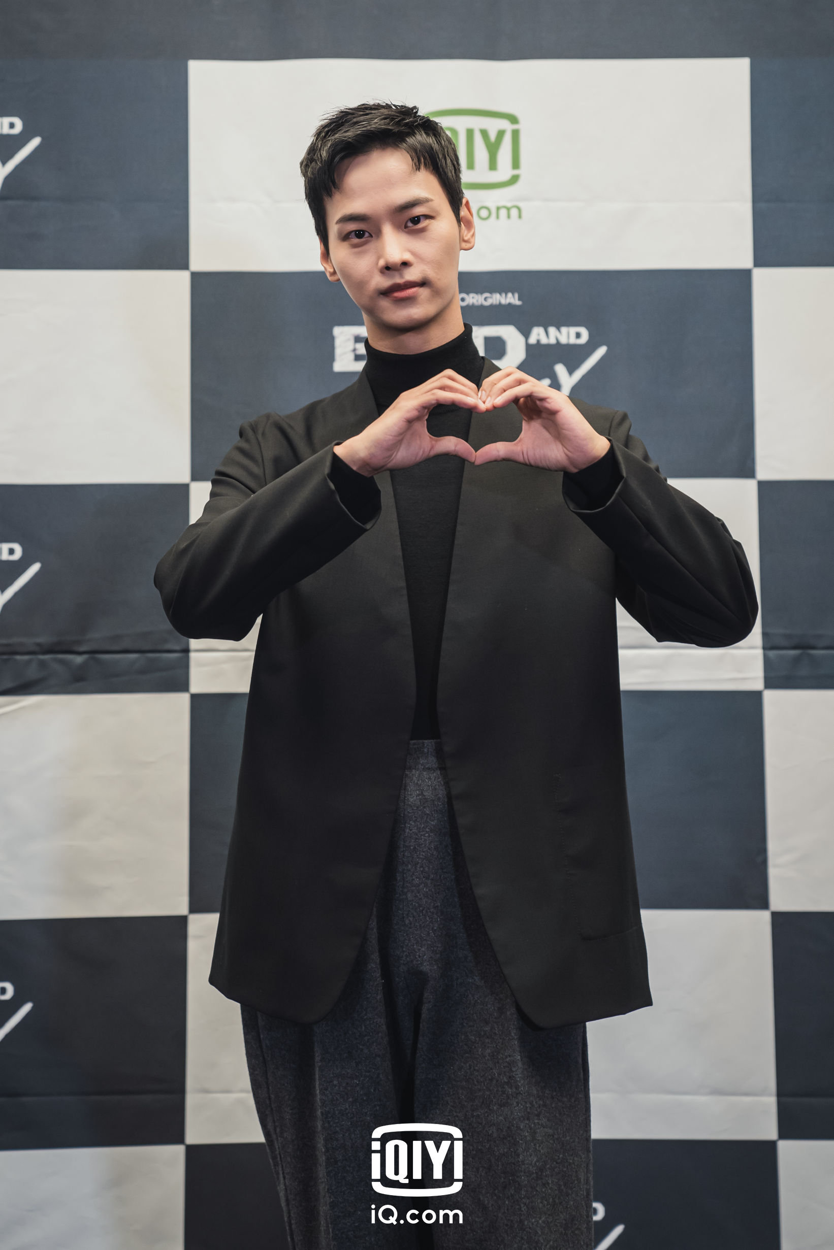 李栋旭当马屁精本色演出 夸魏嘏隽韩国最厉害打星
