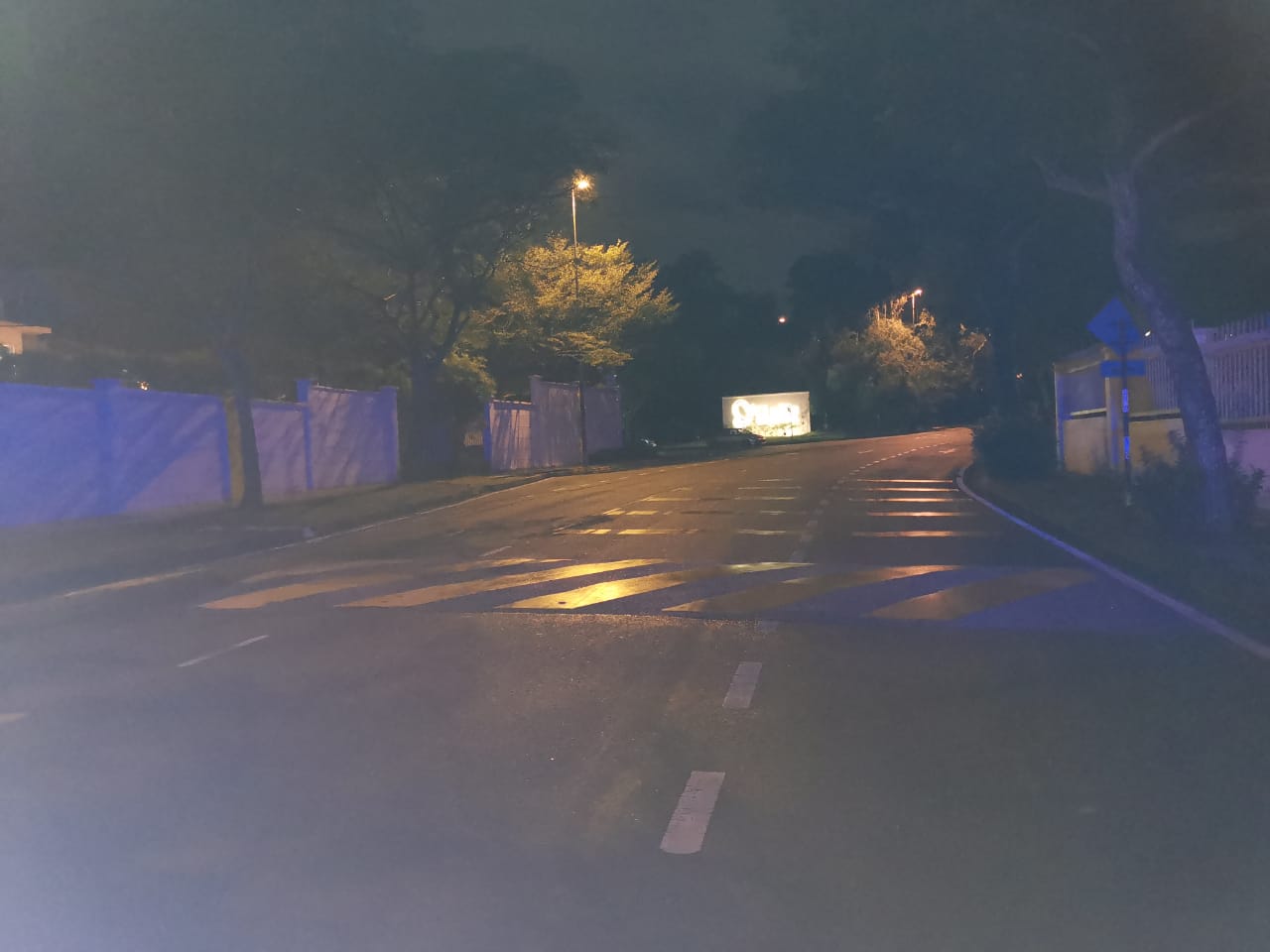 灵市警方急晤车祸目击者 厘清摩哆车失控撞石墩案