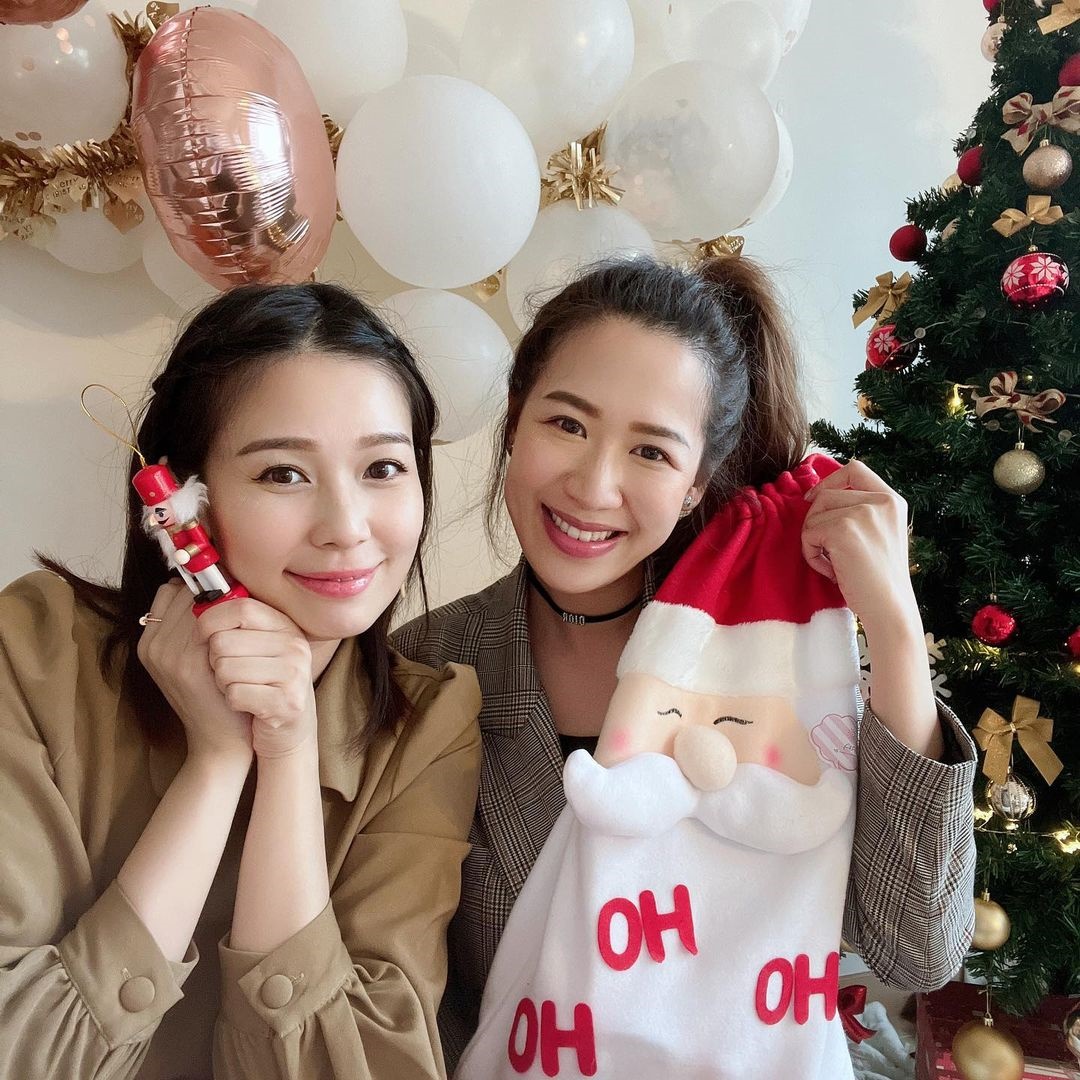 艺人迎2022|戴佩妮收好吉他就绪迎新 Ella年度另类床照吸睛
