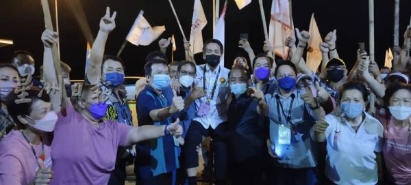 反对党不成气候．  华裔选民回流砂盟　