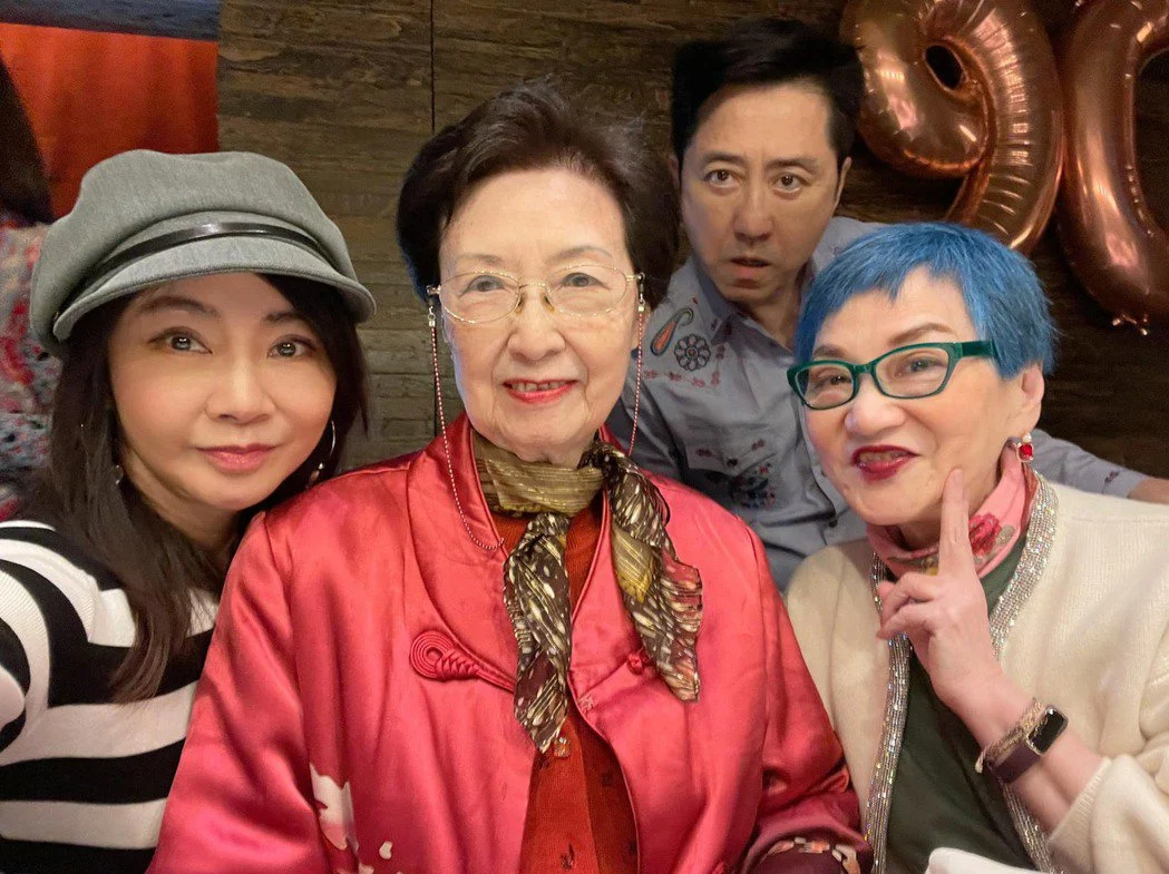 庾澄庆90岁妈妈超冻龄 获赞“美丽传奇”