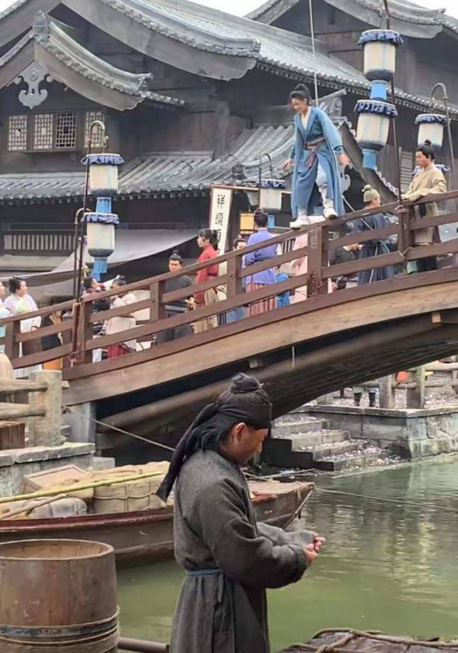 张天爱跳次河6万? 天价片酬引热议