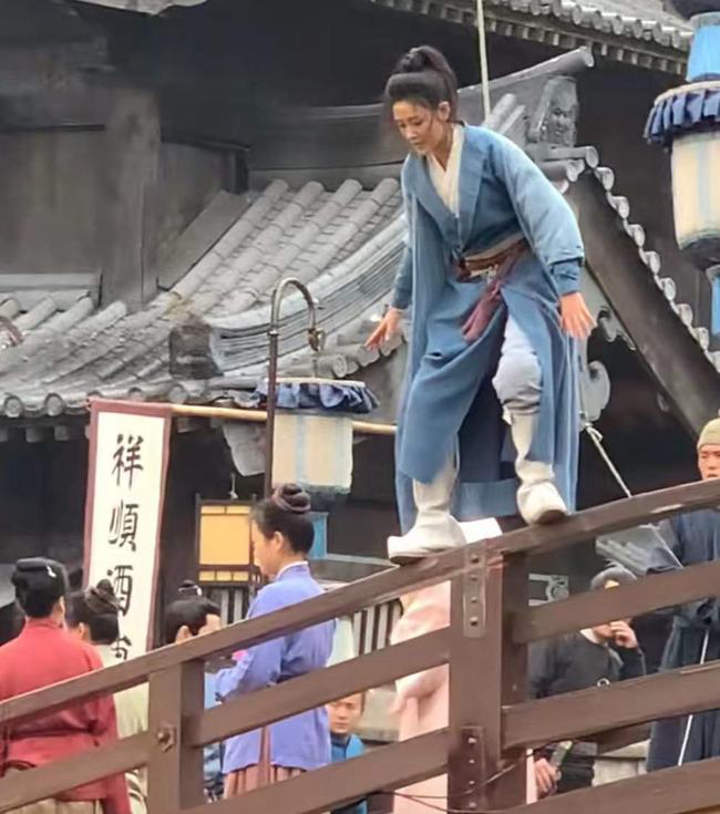张天爱跳次河6万? 天价片酬引热议