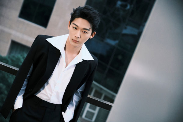 李汶翰站姐集体拍错人 本尊上线吐槽“这谁啊”