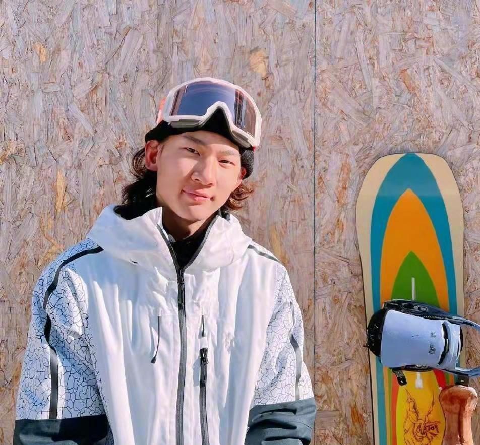 《智取威虎山》童星苏翊鸣 冬奥男子滑雪坡面障碍首轮第一