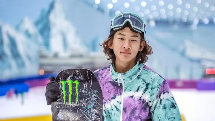 《智取威虎山》童星苏翊鸣 冬奥男子滑雪坡面障碍首轮第一
