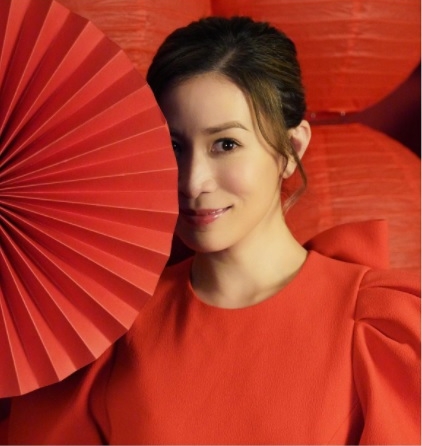 佘诗曼向谢贤拜年 豪宅罕见曝光