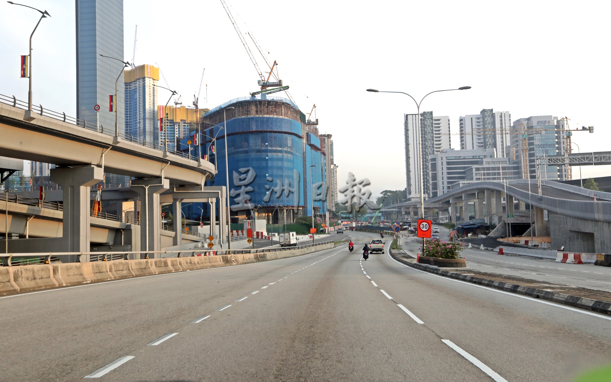 农历新年又直辖区日 隆市景点热闹
