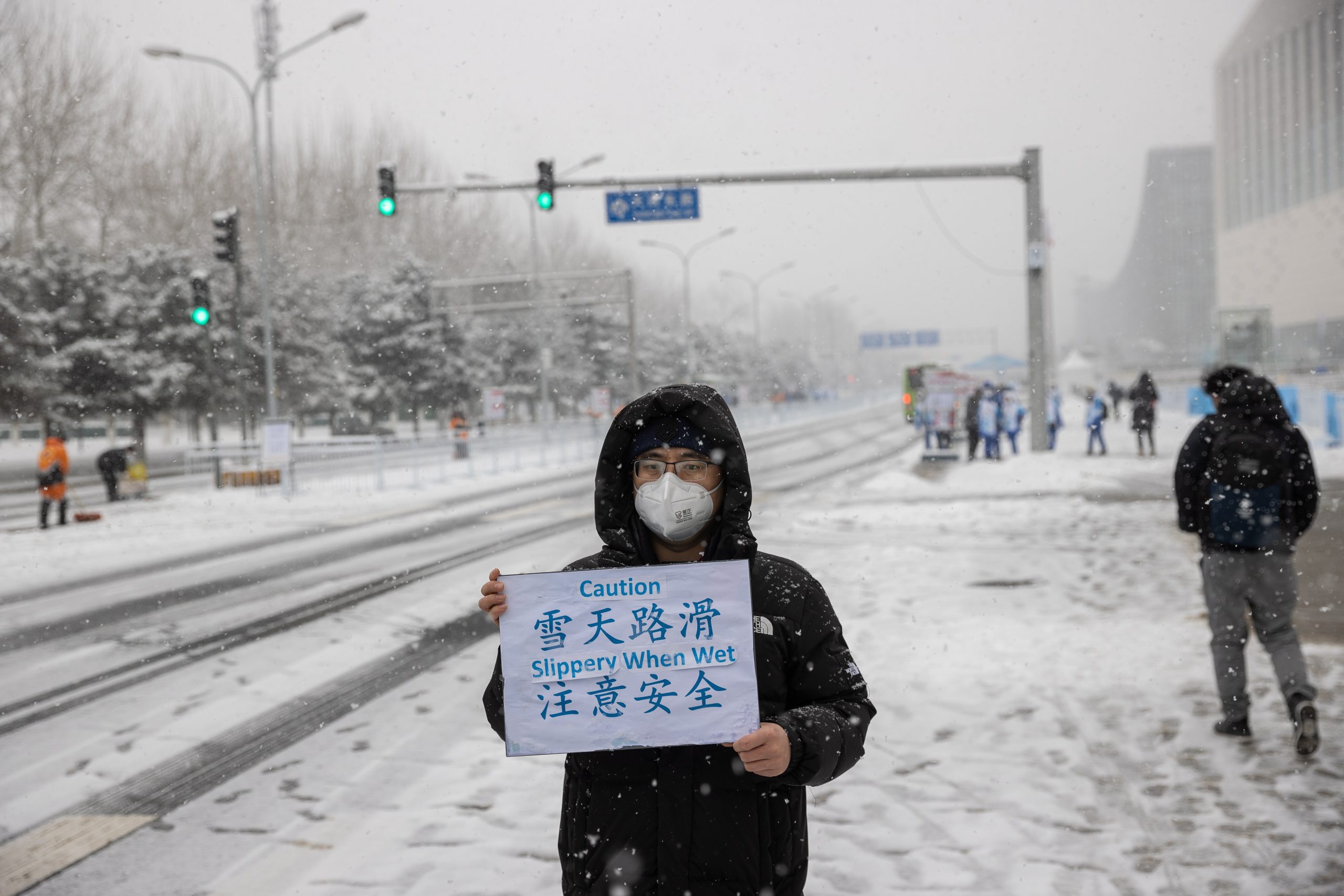 冬奥迎虎年首场雪 北京发「暴雪蓝色预警」