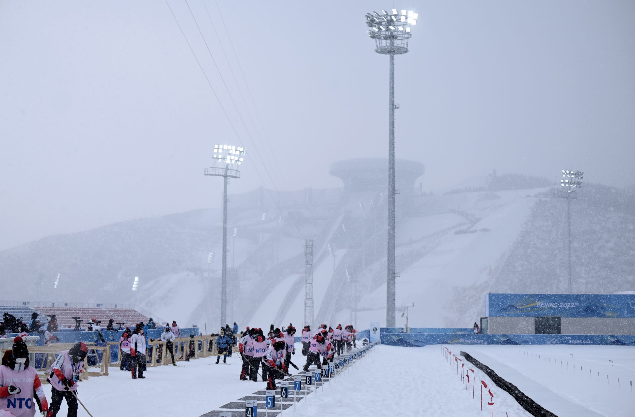 冬奥迎虎年首场雪 北京发「暴雪蓝色预警」