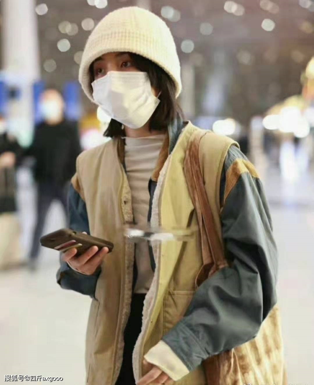 张子枫焉栩嘉疑恋情曝光 网劝不要垃圾堆里找男人