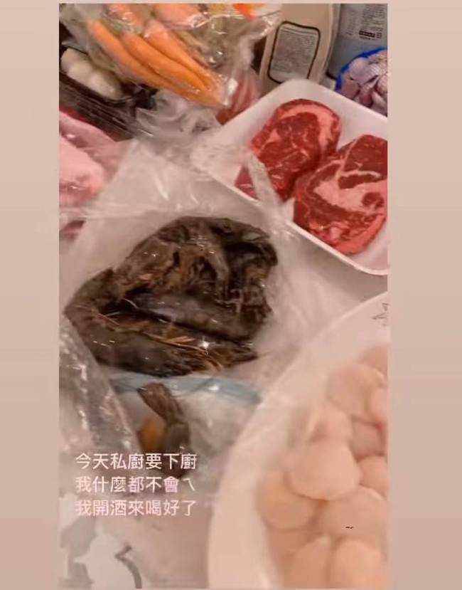 男友亲掌厨3道菜太惊艳 陈乔恩捧红酒等投喂