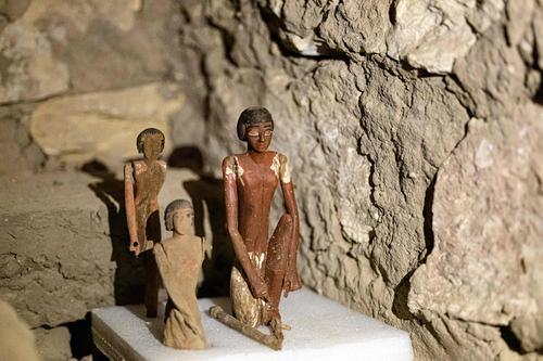供上网//拼盘两图/埃及发掘出五座古代墓葬 距今已有4000年历史