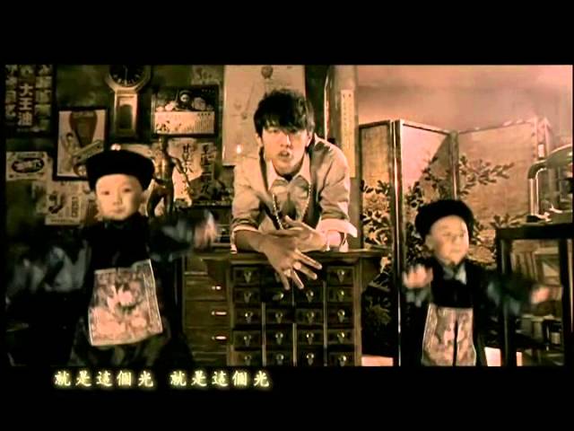 周杰伦减肥成功傲娇晒照 “哥瘦到有本钱继续喝奶茶了”