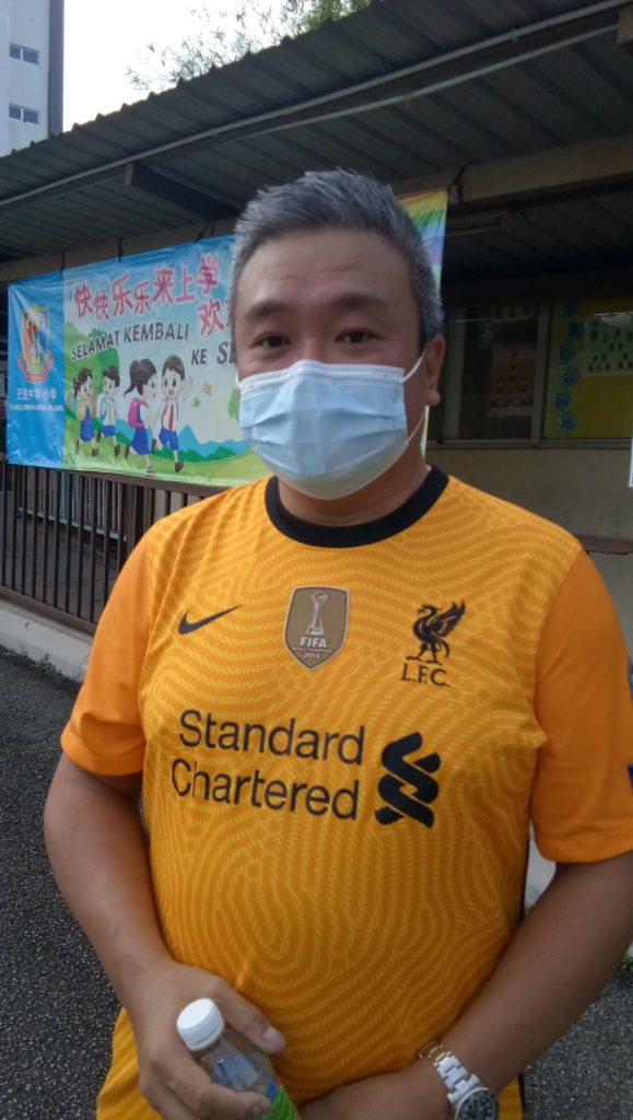 独家|4月多限制撤销 没接种老师仍禁入班?家长:回校上网课很讽刺