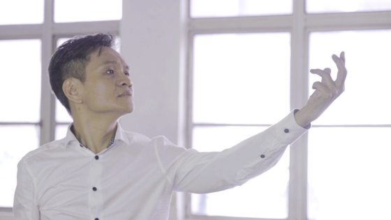 西北孤鸟/回家,爱在家里等着呢──《爱从家里来》的平淡与坚实