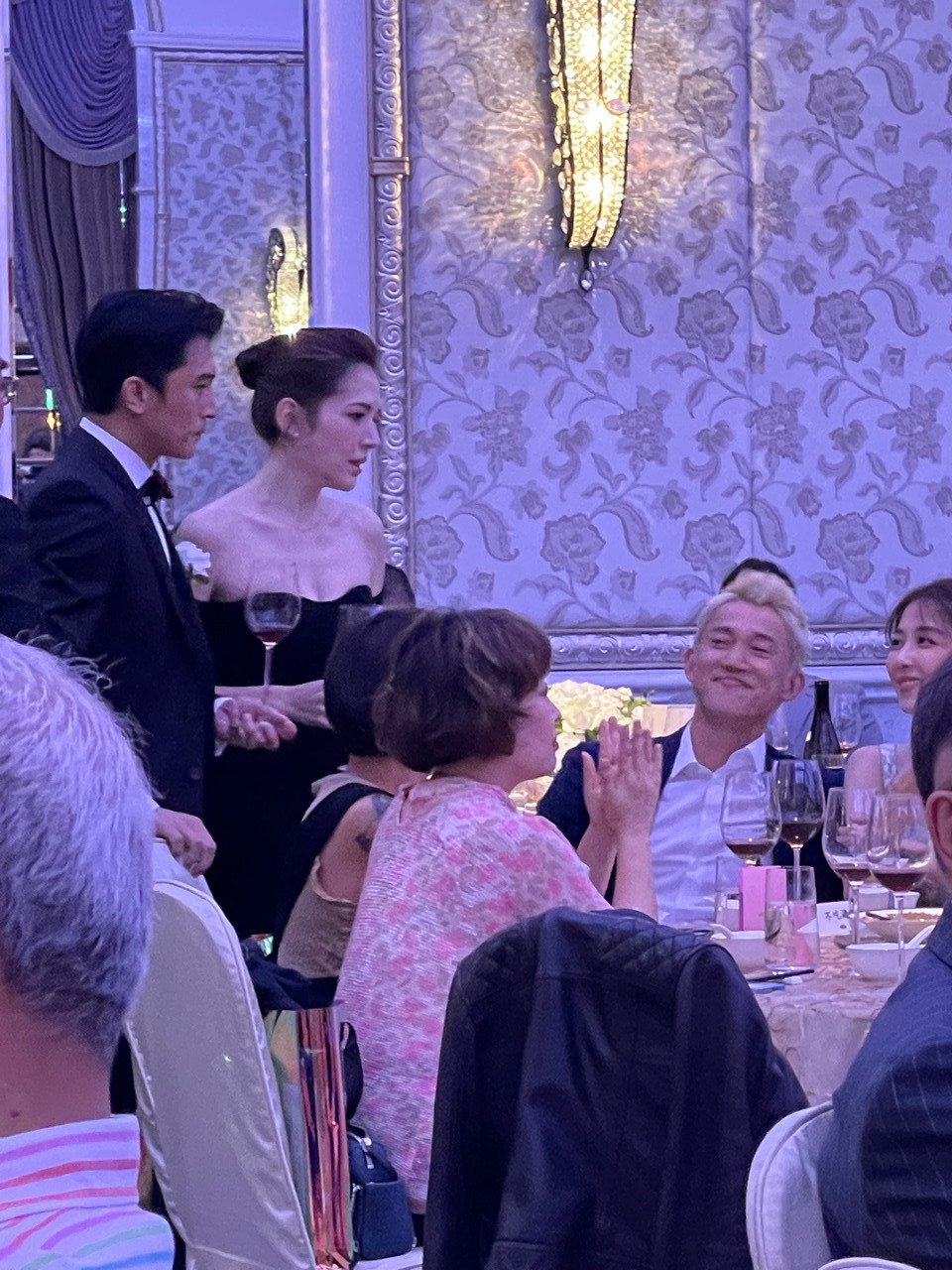 跟邱泽何时办婚礼? 许玮甯摸肚:先看我怀孕没?