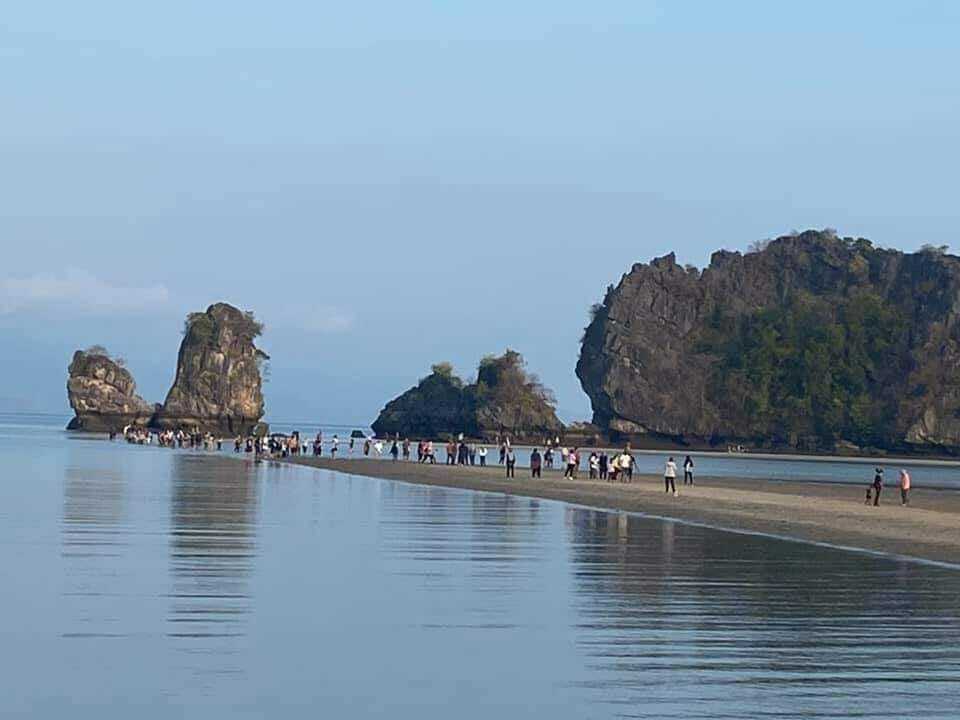 (全国版)浮罗交怡丹绒鲁出现一年一度的海路奇景