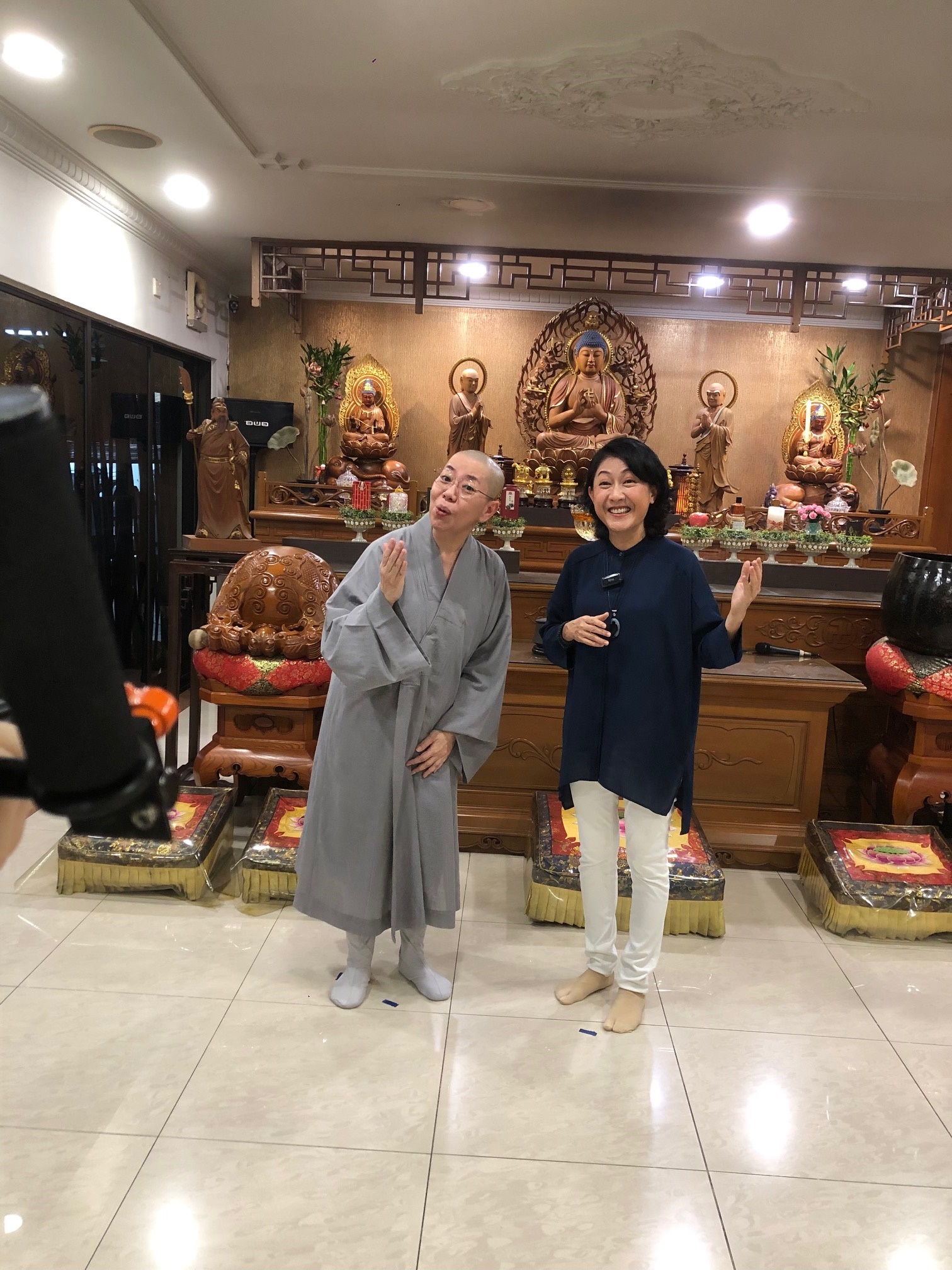 8歌手大悲殿上齐献声 技术问题延迟播出引虚惊