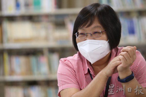 【现代学校图书馆01】设施藏书贴近时代,欢迎开启学问任意门