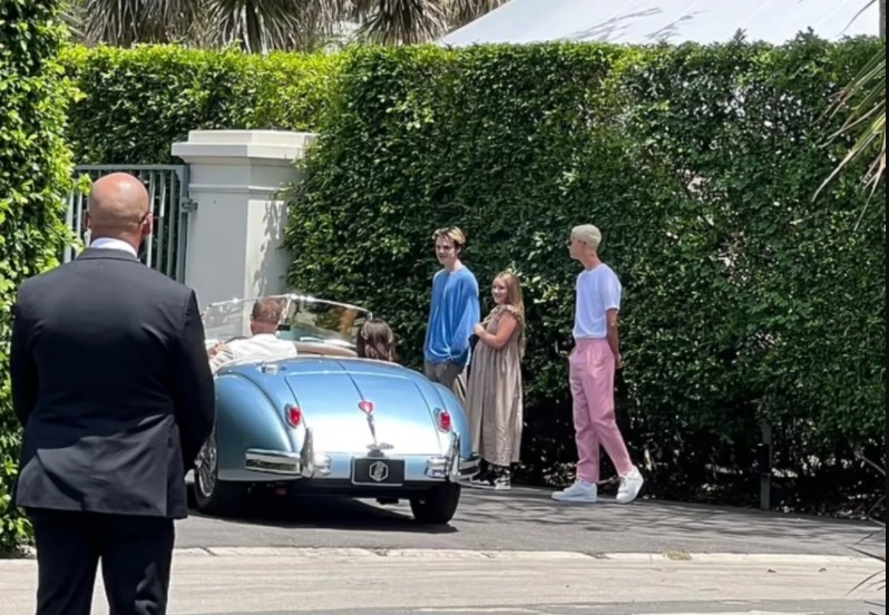 俄乌战火未息|砸逾千万办奢华婚礼 贝克汉姆长子被骂“恶心”