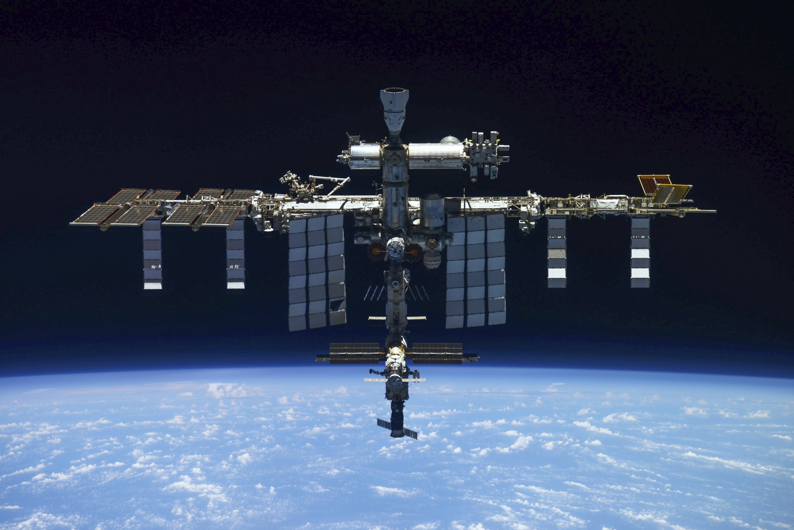 俄罗斯/国际太空站借助俄飞船动力规避与太空垃圾相撞
