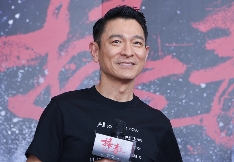 刘德华乾爹染疫病逝 原“等不到棺材”他致电解决