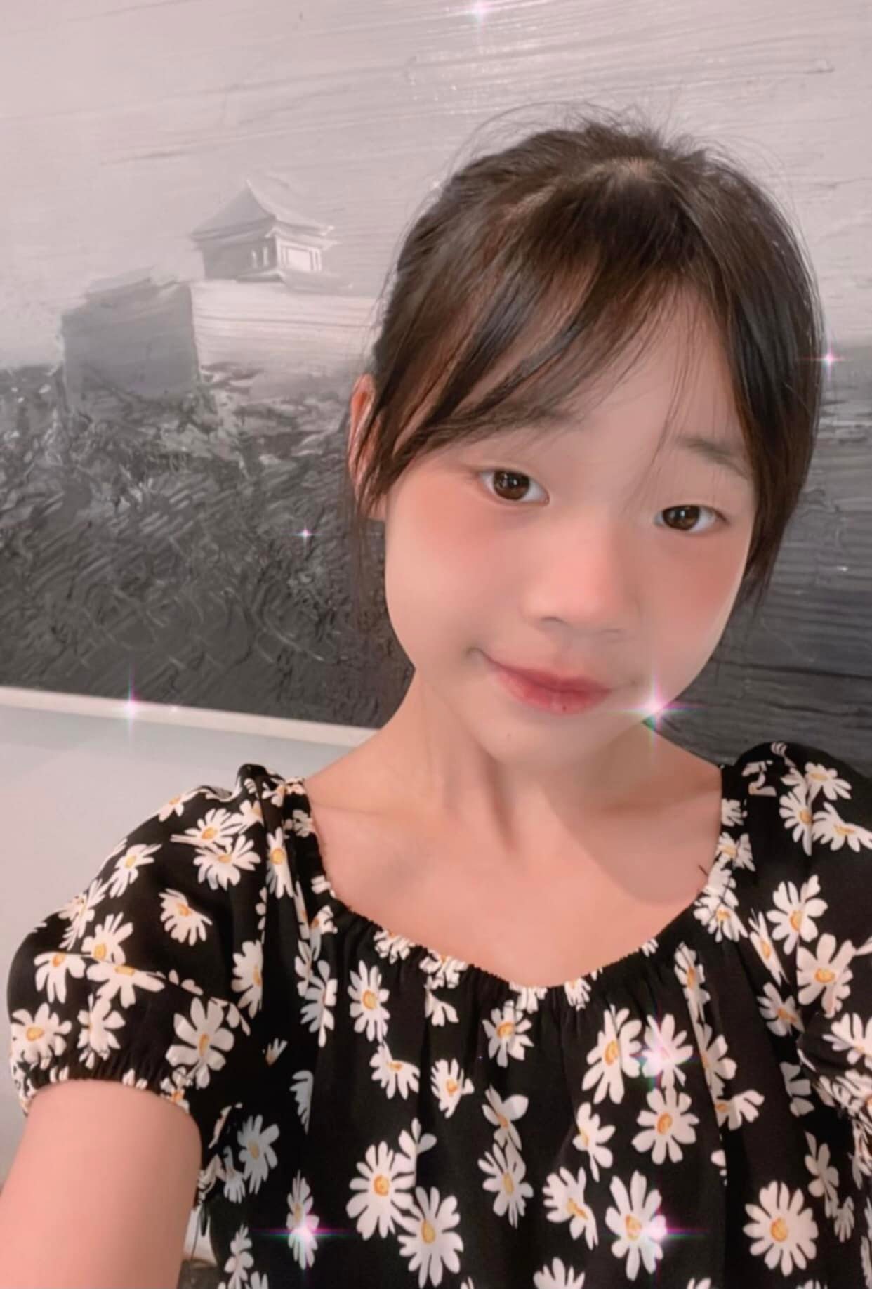 小S10岁小女儿晒自拍 网暴动抢认岳母